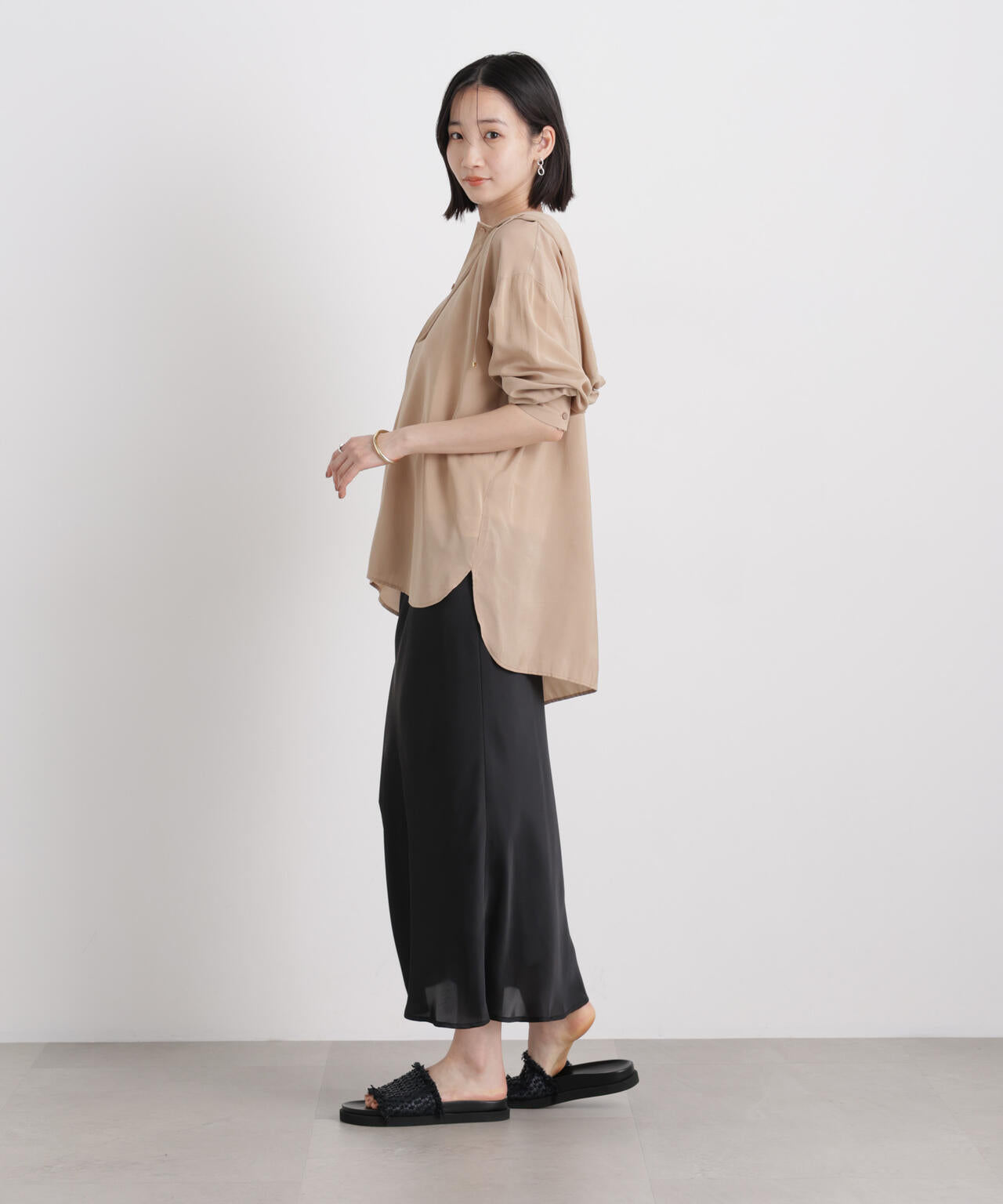 シアーサテンマキシスカート
