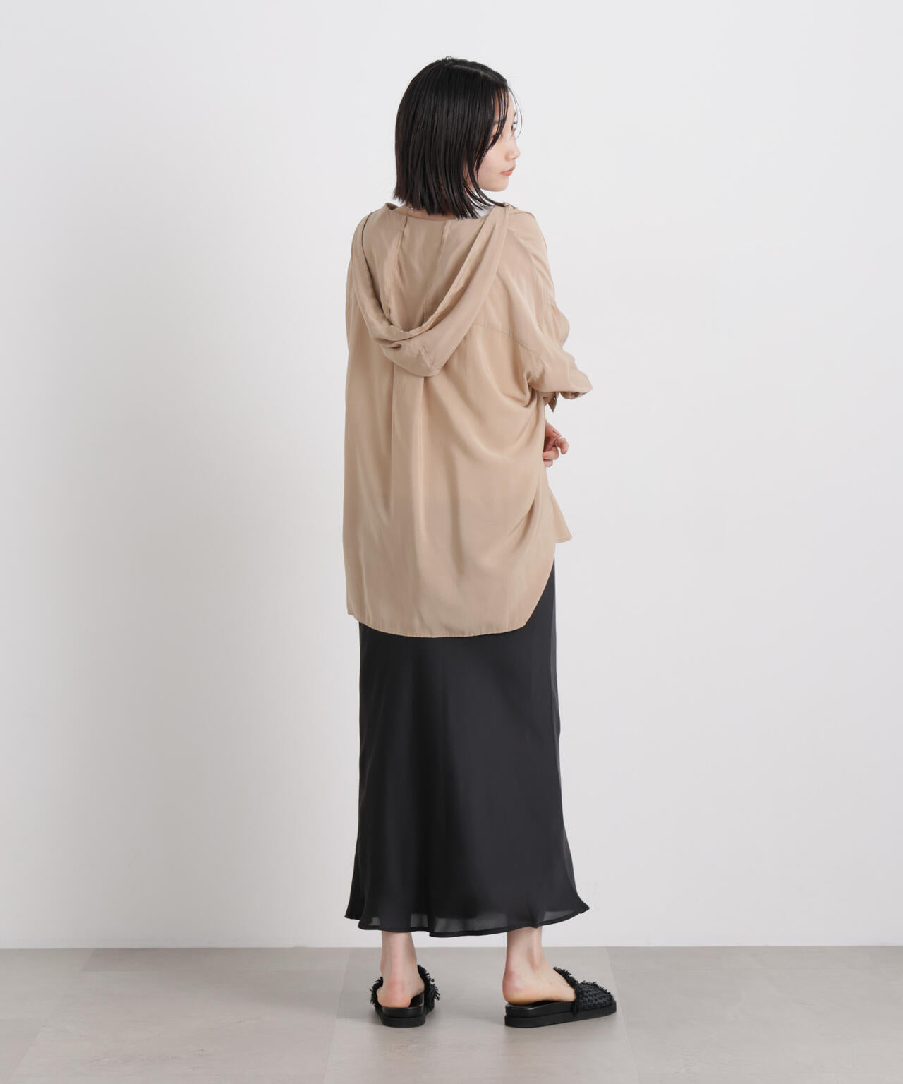 シアーサテンマキシスカート