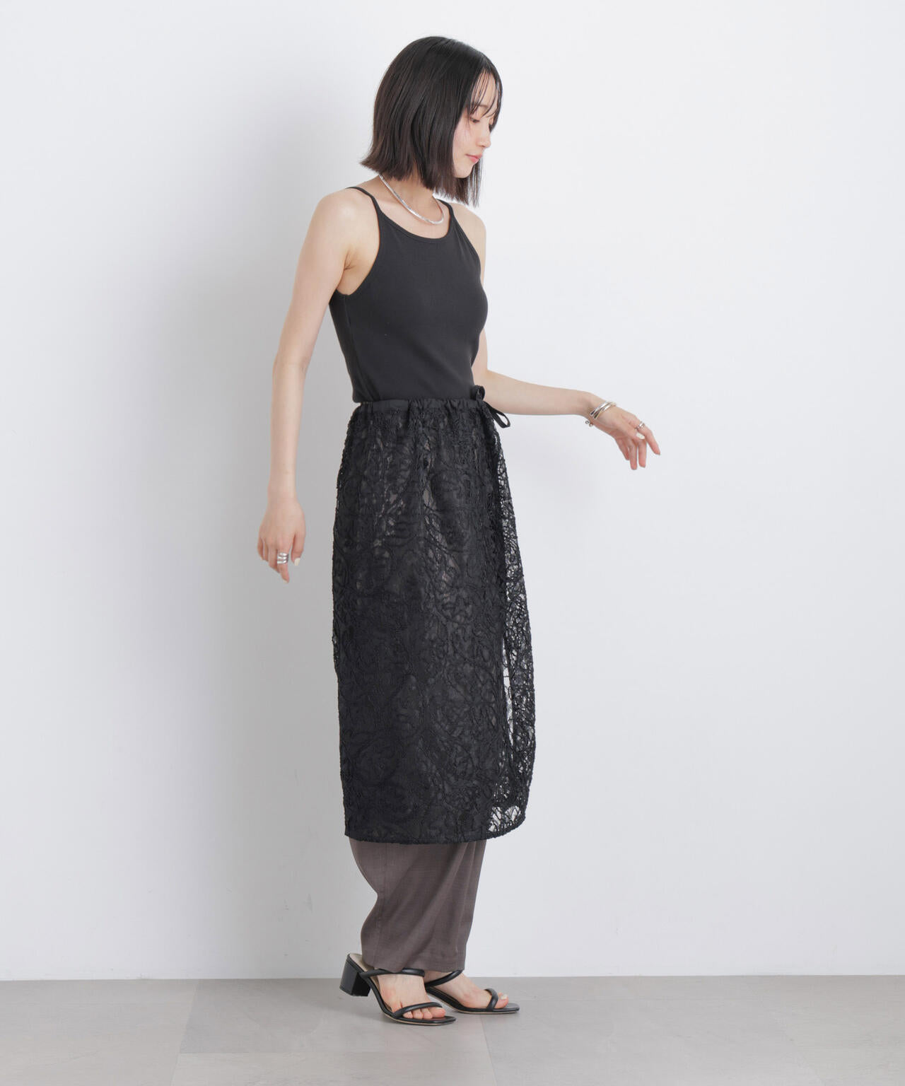 刺繍レースラップスカート