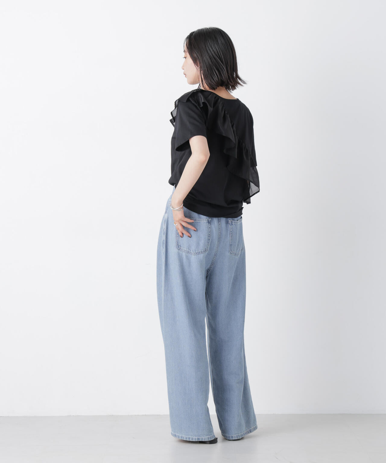 アシンメトリーフリル異素材コンビTシャツ