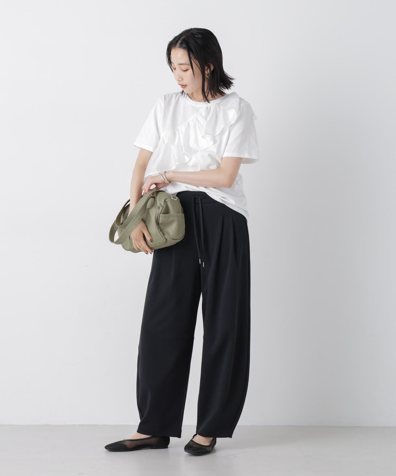アシンメトリーフリル異素材コンビTシャツ