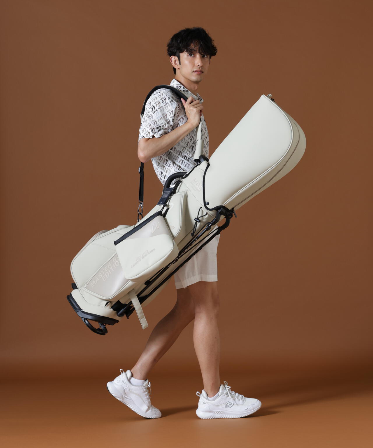 H:182cm/C:93/W:77/H:91