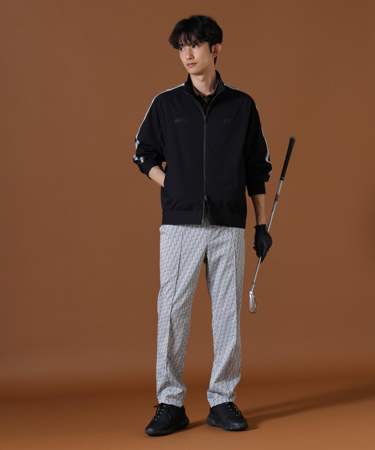 H:182cm/C:93/W:77/H:91 着用サイズ：5