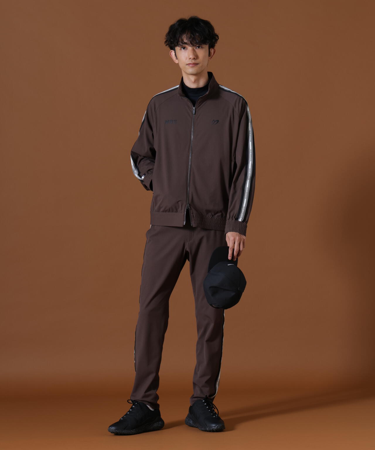 H:182cm/C:93/W:77/H:91 着用サイズ：5