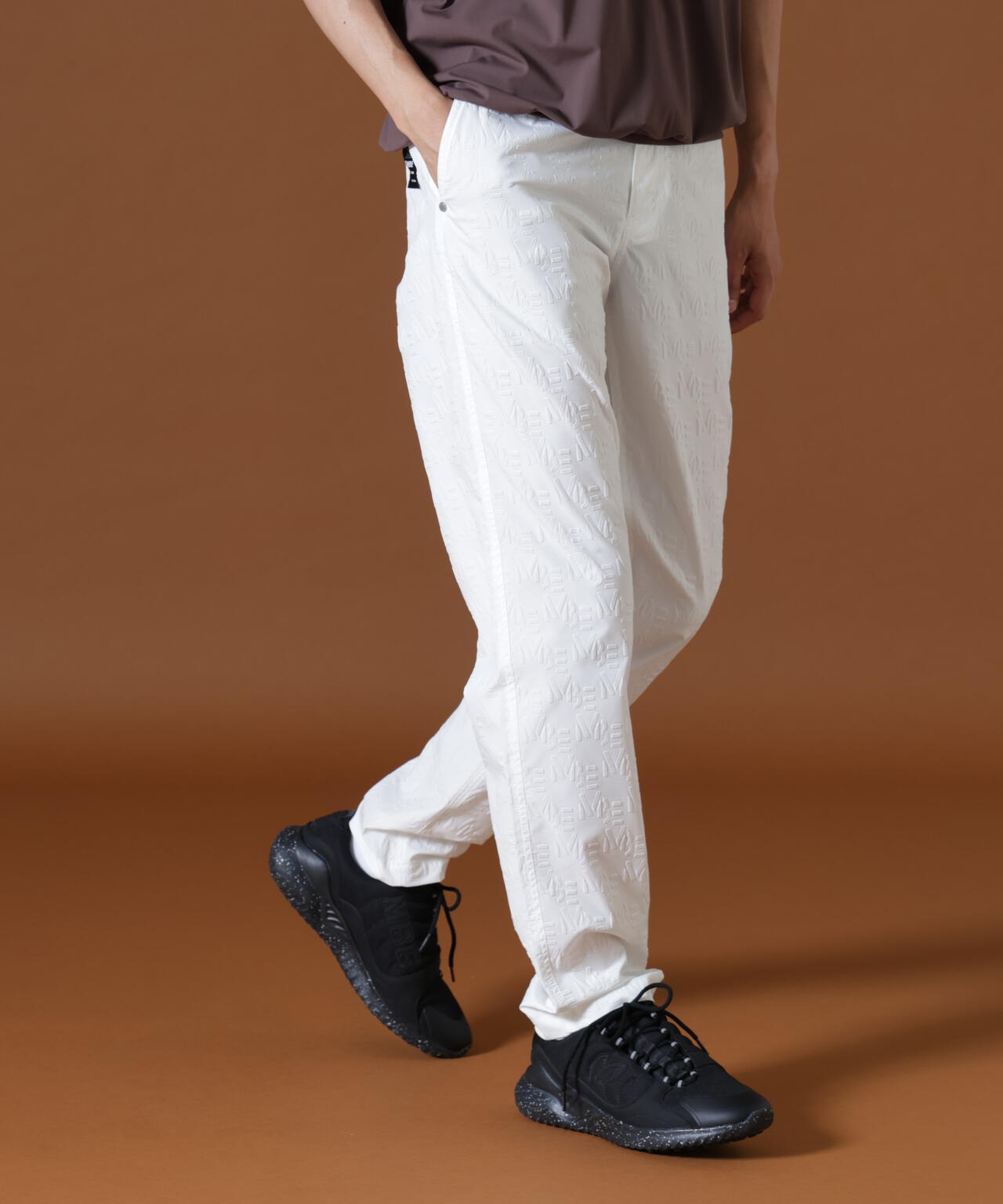 H:182cm/C:93/W:77/H:91 着用サイズ：5
