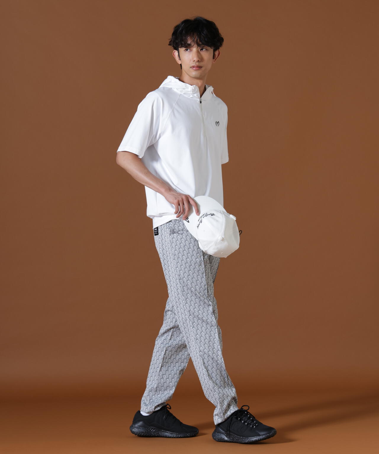 H:182cm/C:93/W:77/H:91 着用サイズ：5