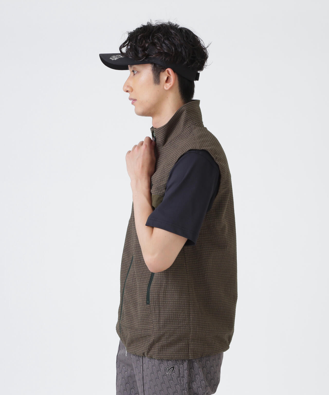 H:182cm/C:93/W:77/H:91 着用サイズ：5