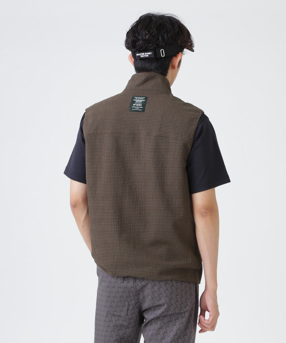 H:182cm/C:93/W:77/H:91 着用サイズ：5