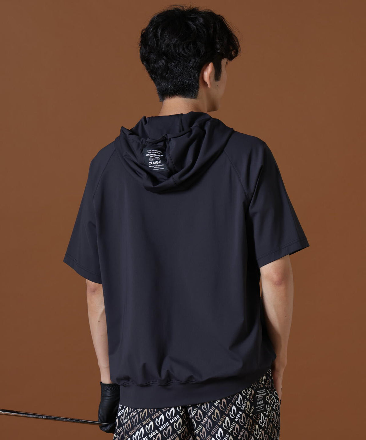 H:182cm/C:93/W:77/H:91 着用サイズ：5
