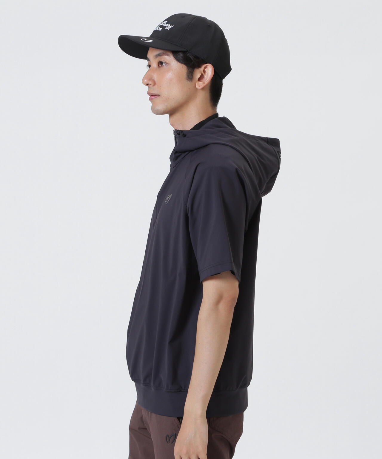 H:182cm/C:93/W:77/H:91 着用サイズ：5