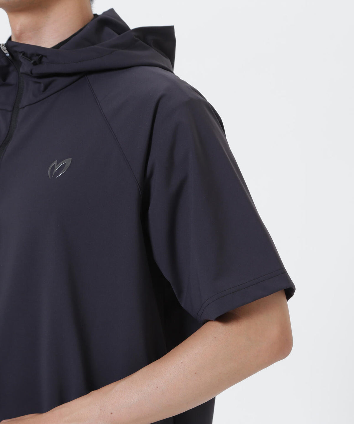 H:182cm/C:93/W:77/H:91 着用サイズ：5