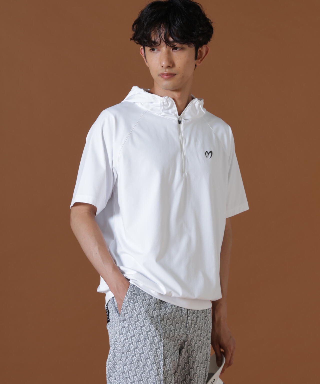 H:182cm/C:93/W:77/H:91 着用サイズ：5
