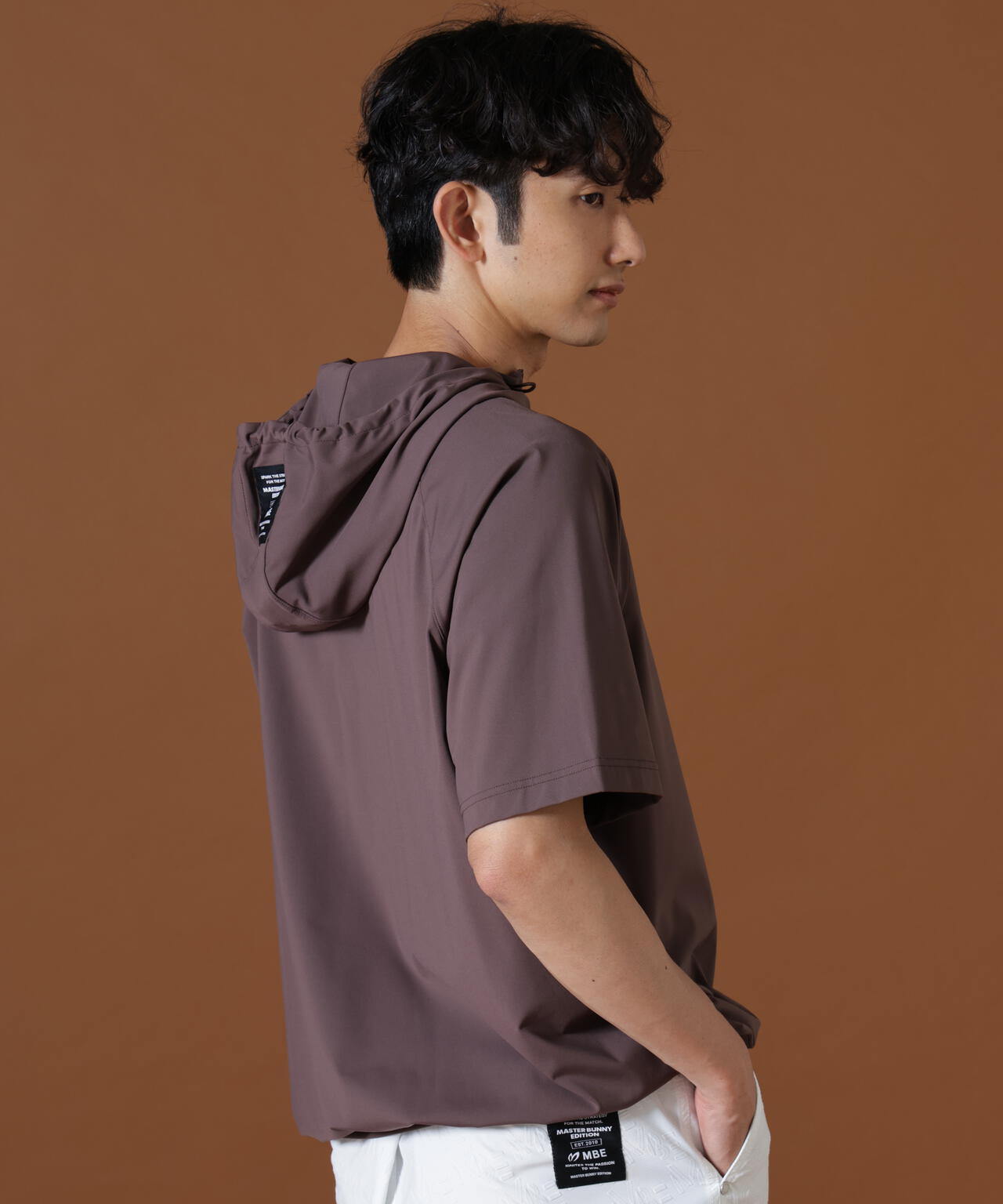 H:182cm/C:93/W:77/H:91 着用サイズ：5