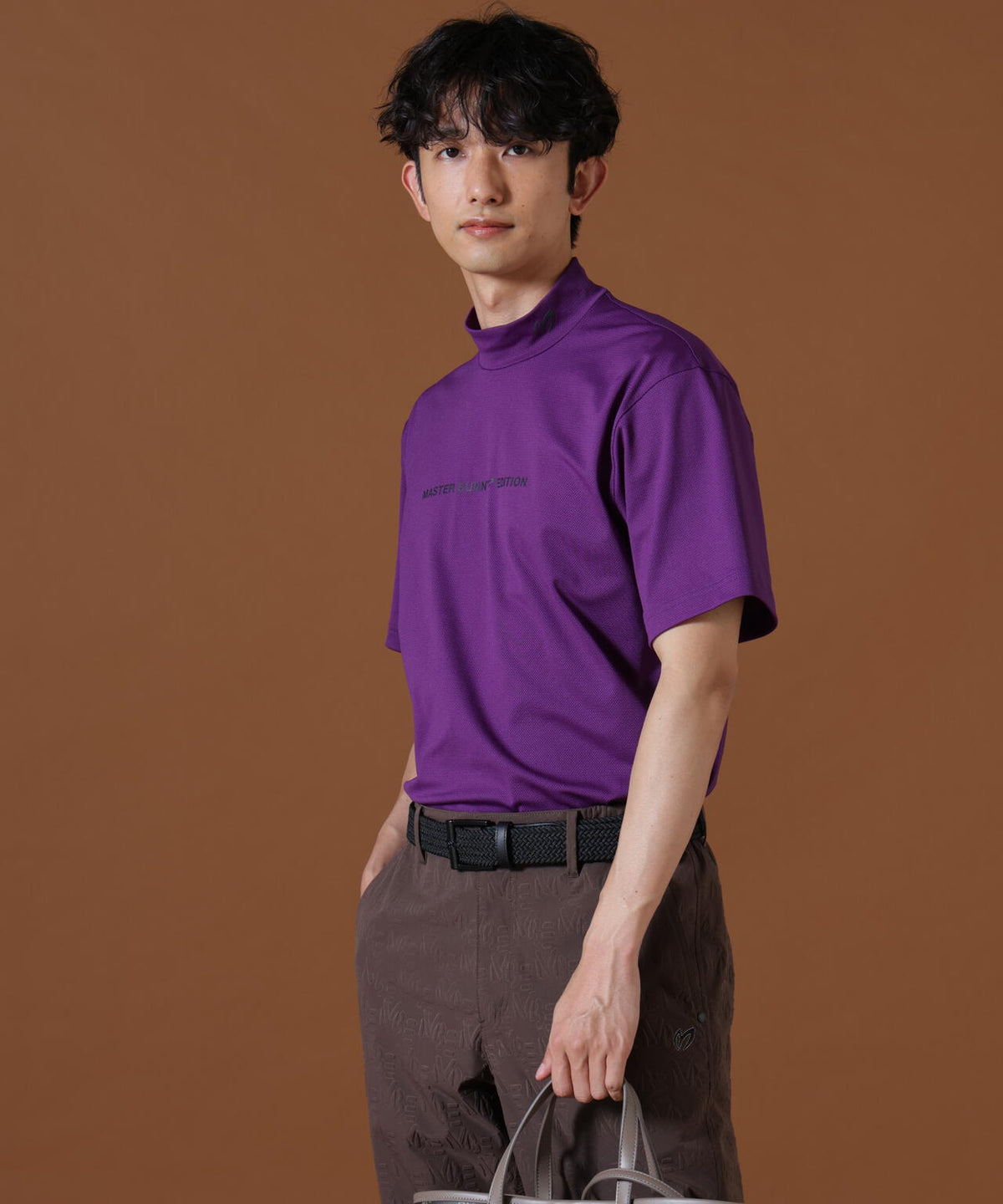 H:182cm/C:93/W:77/H:91 着用サイズ：5