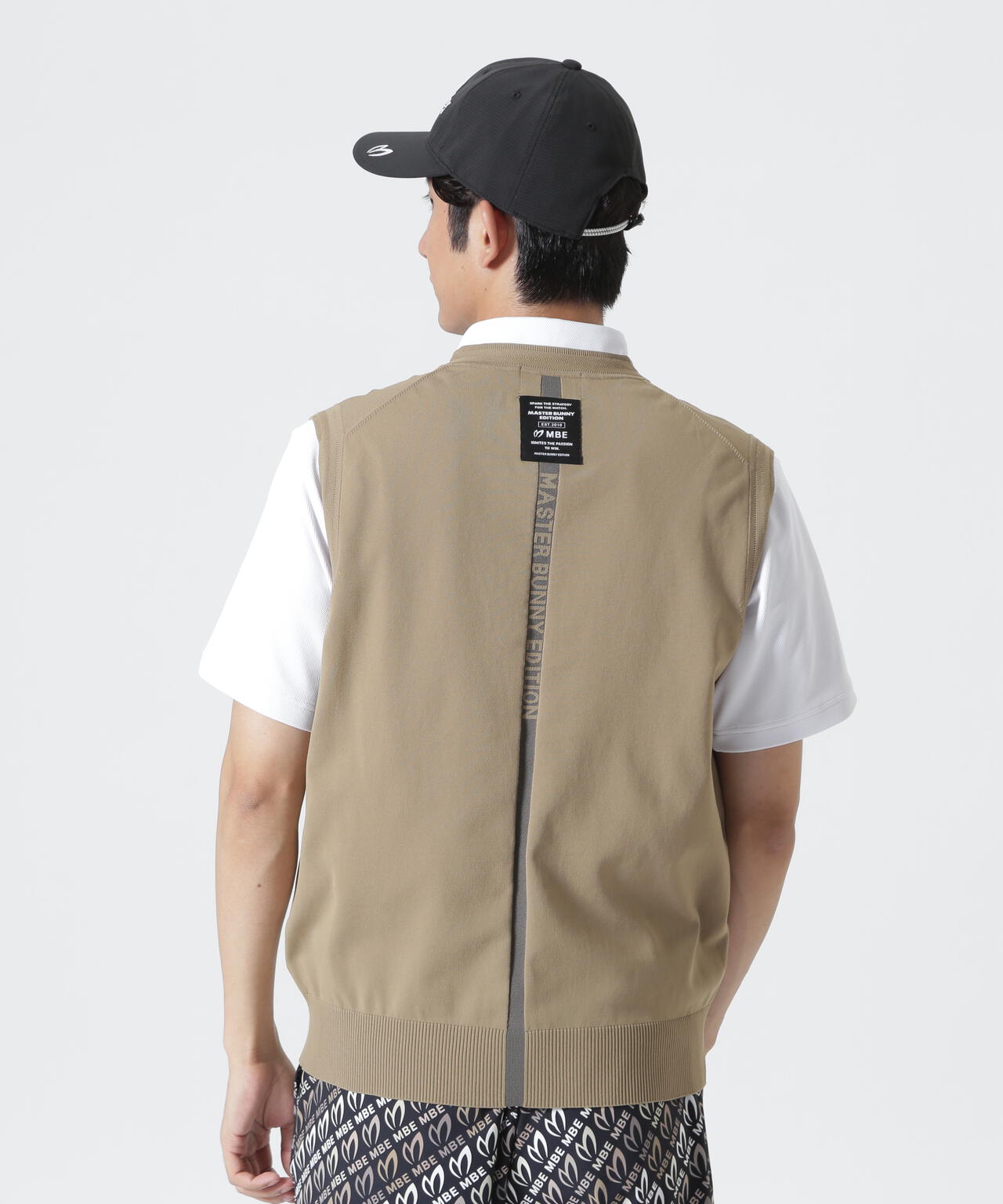 H:182cm/C:93/W:77/H:91 着用サイズ：5