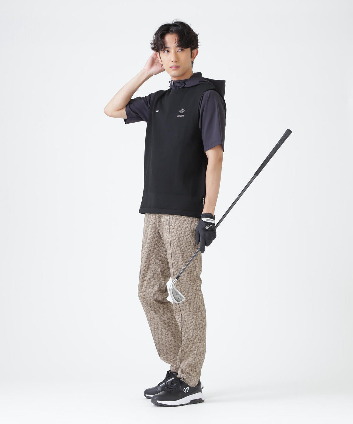 H:182cm/C:93/W:77/H:91 着用サイズ：5