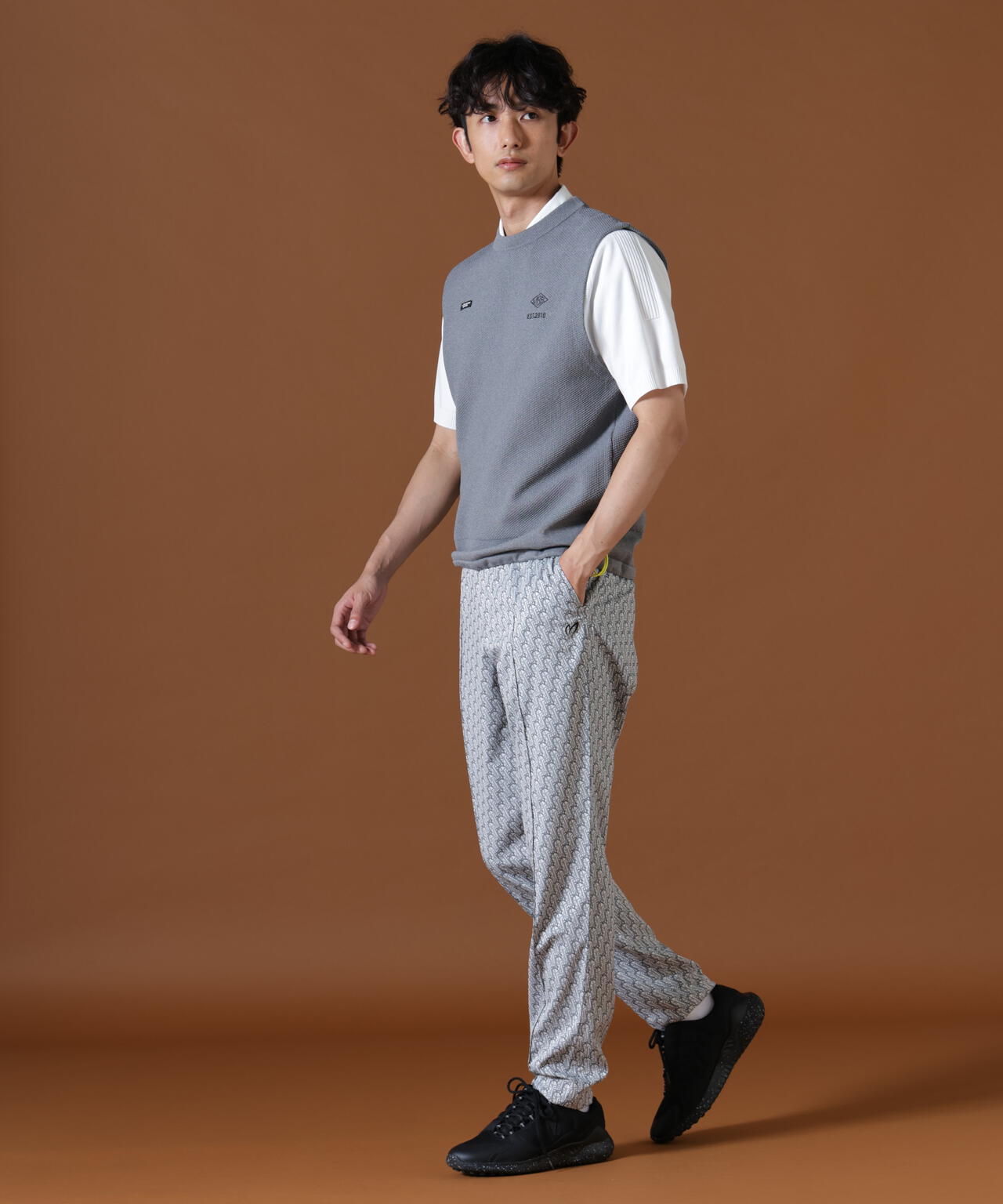 H:182cm/C:93/W:77/H:91 着用サイズ：5