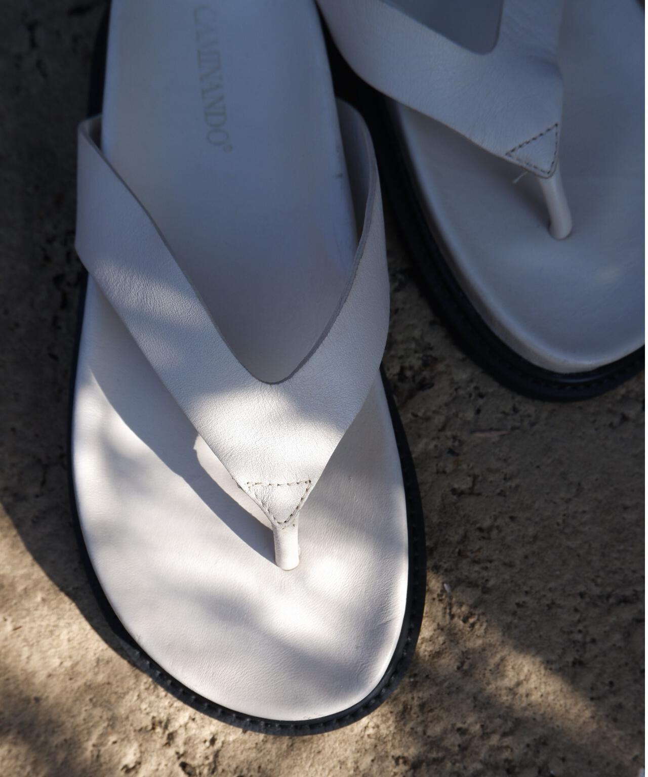 CAMINANDO/カミナンド　 THONG SLIDES トングスライド
