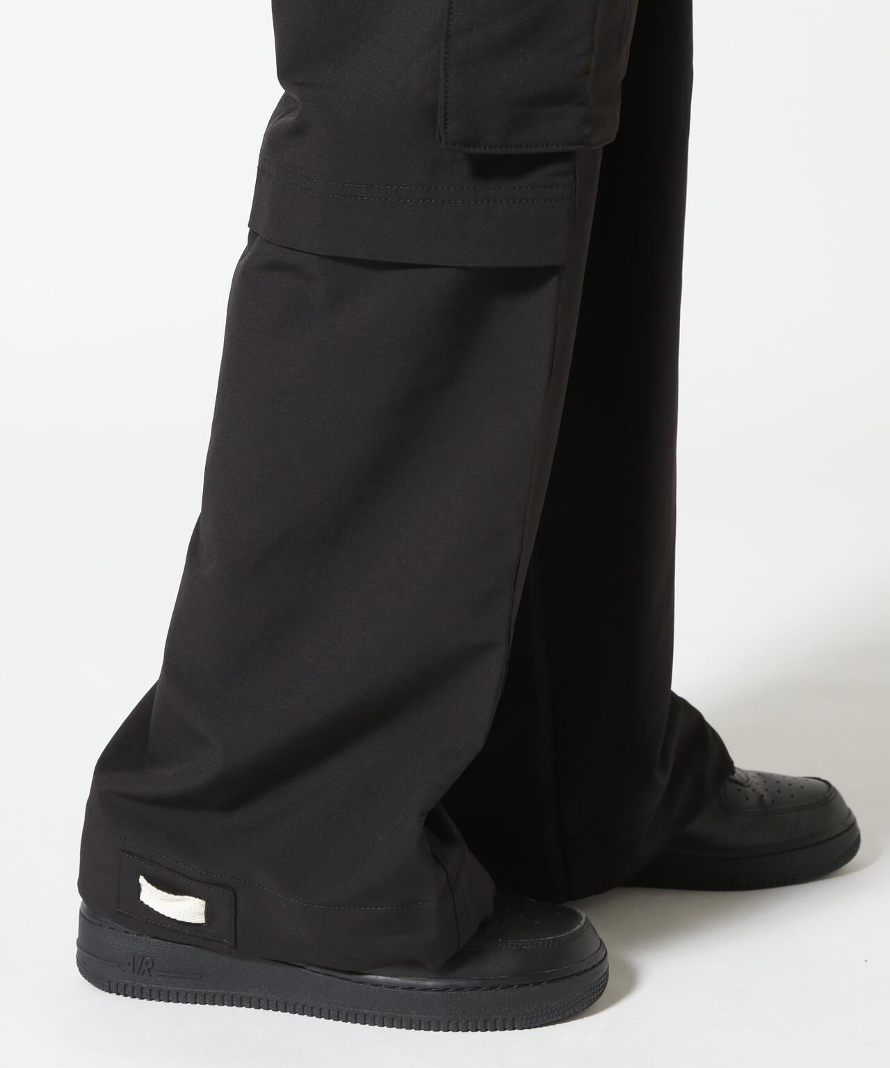 B omnivore/ビーオムニボー  STRETCH POLYESTER CARGO PANTS