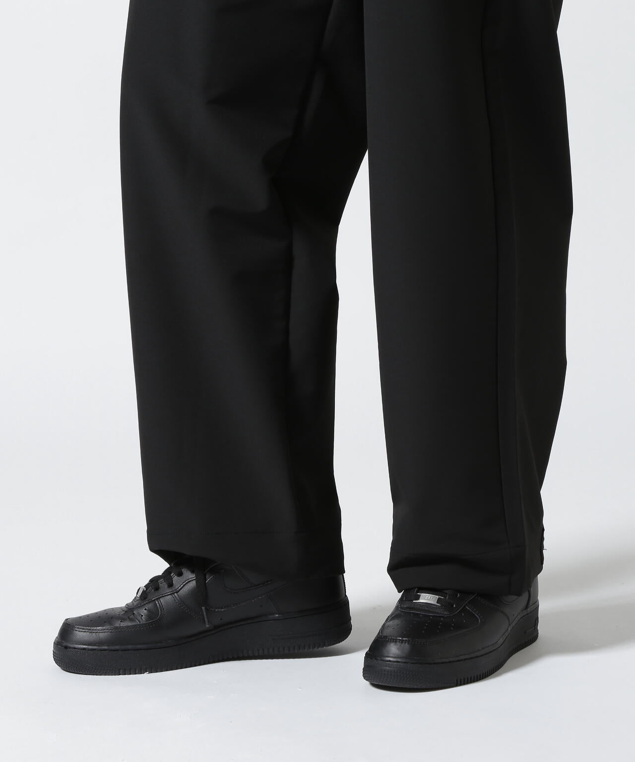 B omnivore  STRETCH POLYESTER BALLOON TACK PANTS