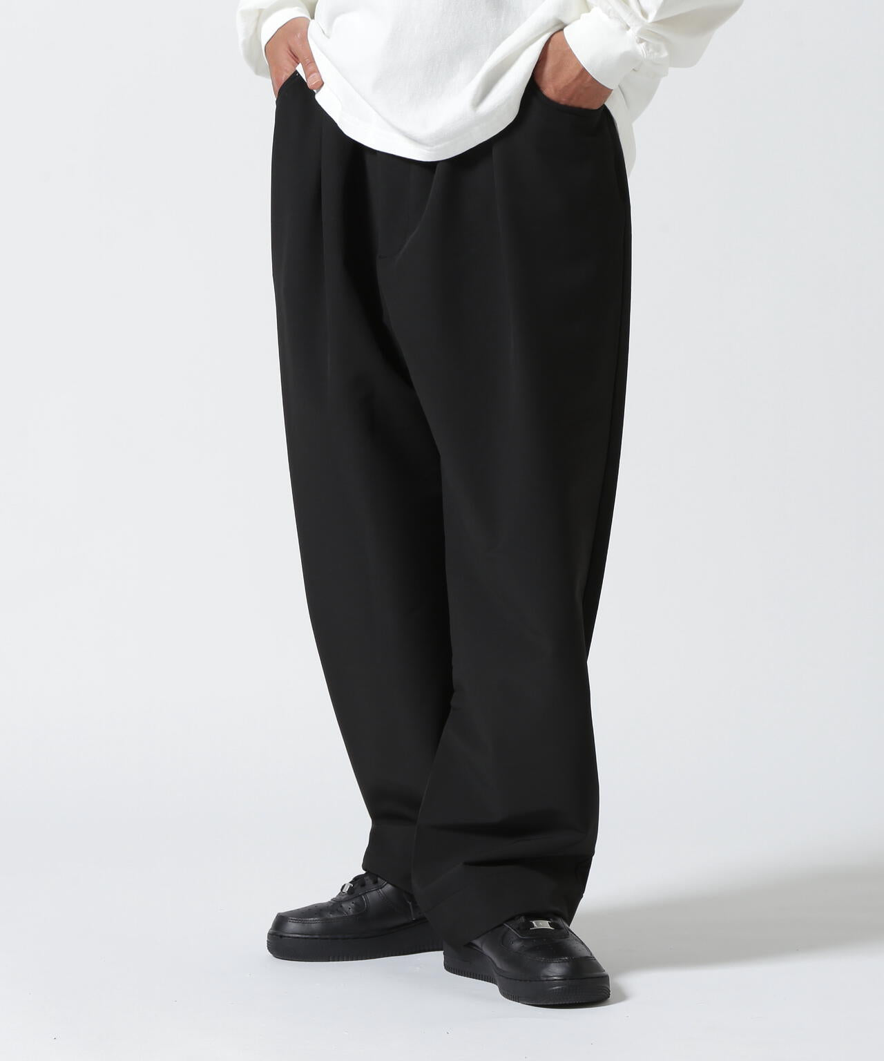 B omnivore  STRETCH POLYESTER BALLOON TACK PANTS