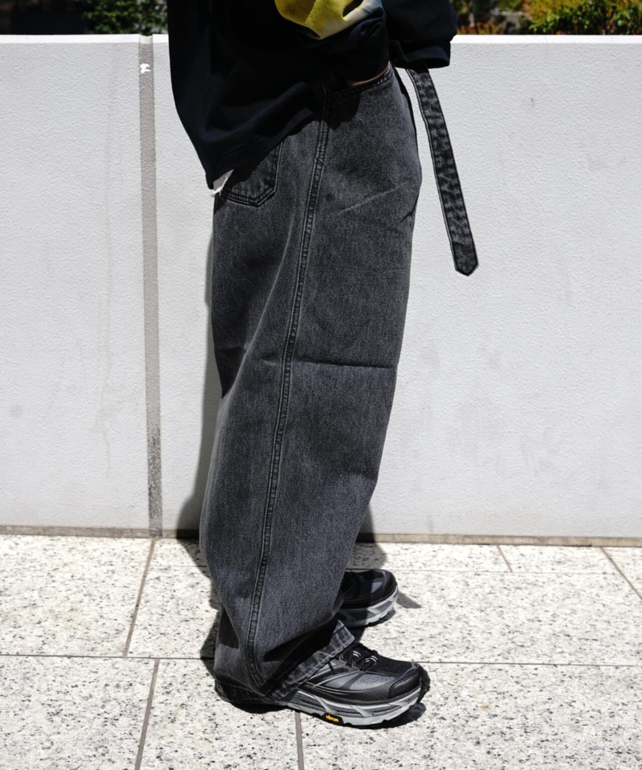 B omnivore/ビーオムニボー　DENIM BELT LOOSE PANTS