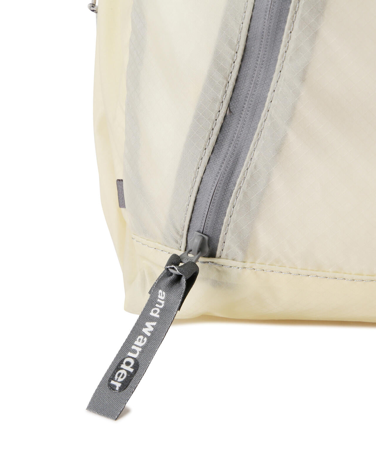 and wander/アンドワンダー  sil daypack