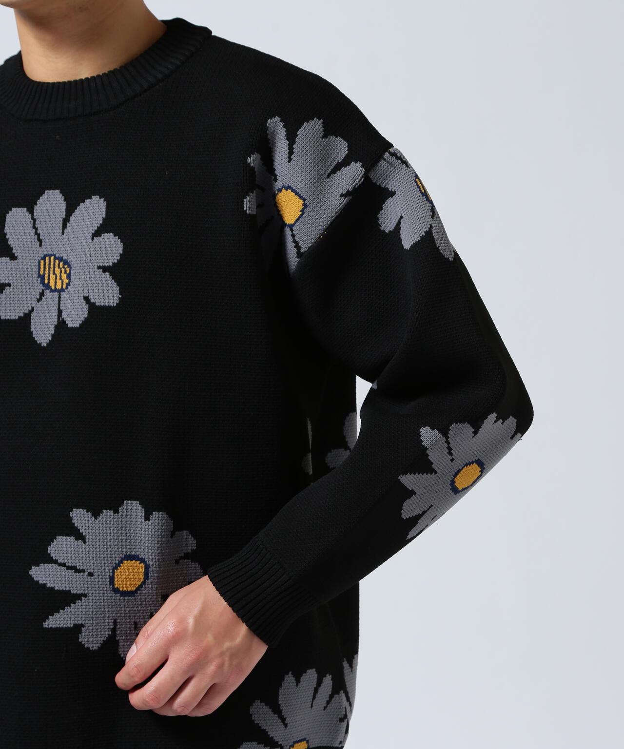 B omnivore/ビーオムニボー　FLOWER KNIT TOP