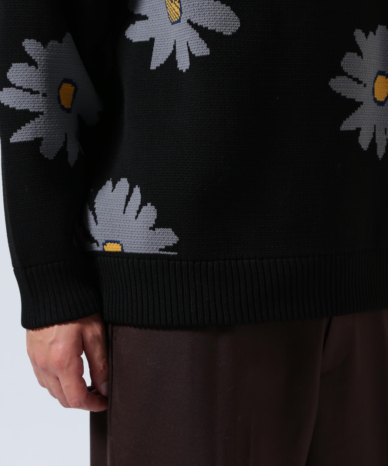 B omnivore/ビーオムニボー　FLOWER KNIT TOP
