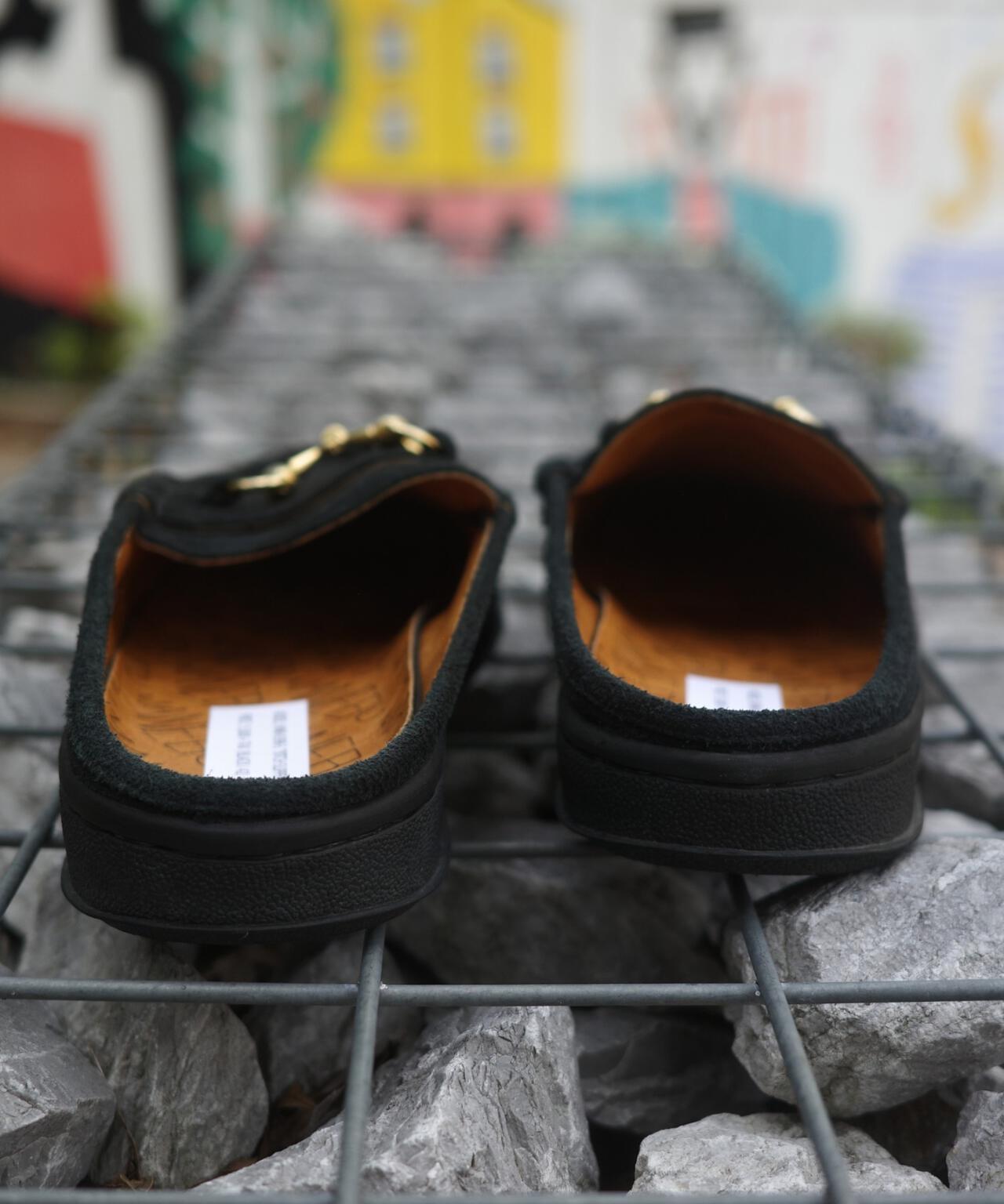 MANEBU/マネブ　BITCH SLIPPER SUEDE　ビットローファースリッパ　スエード　ユニセックス