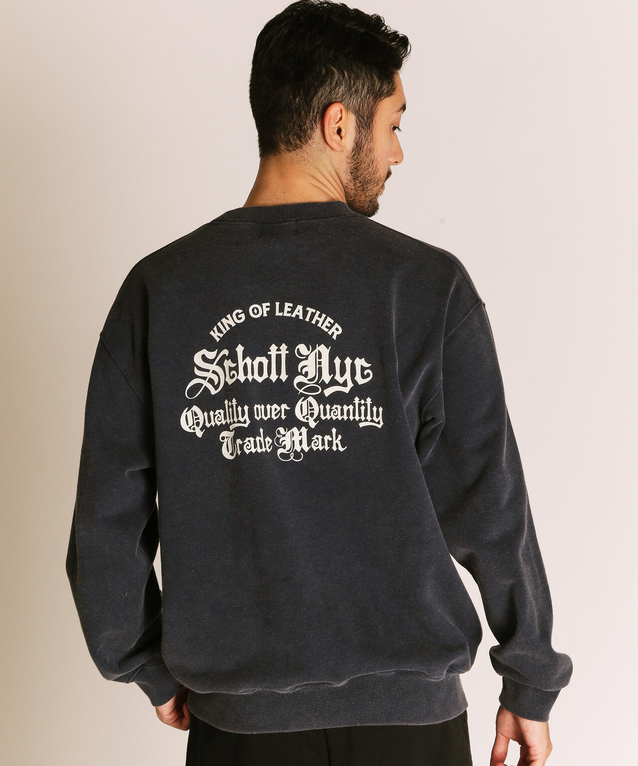 QUALITY OVER QUANTITY CREW SWEAT/クオリティ オーバー クアンティティ クルースウェット