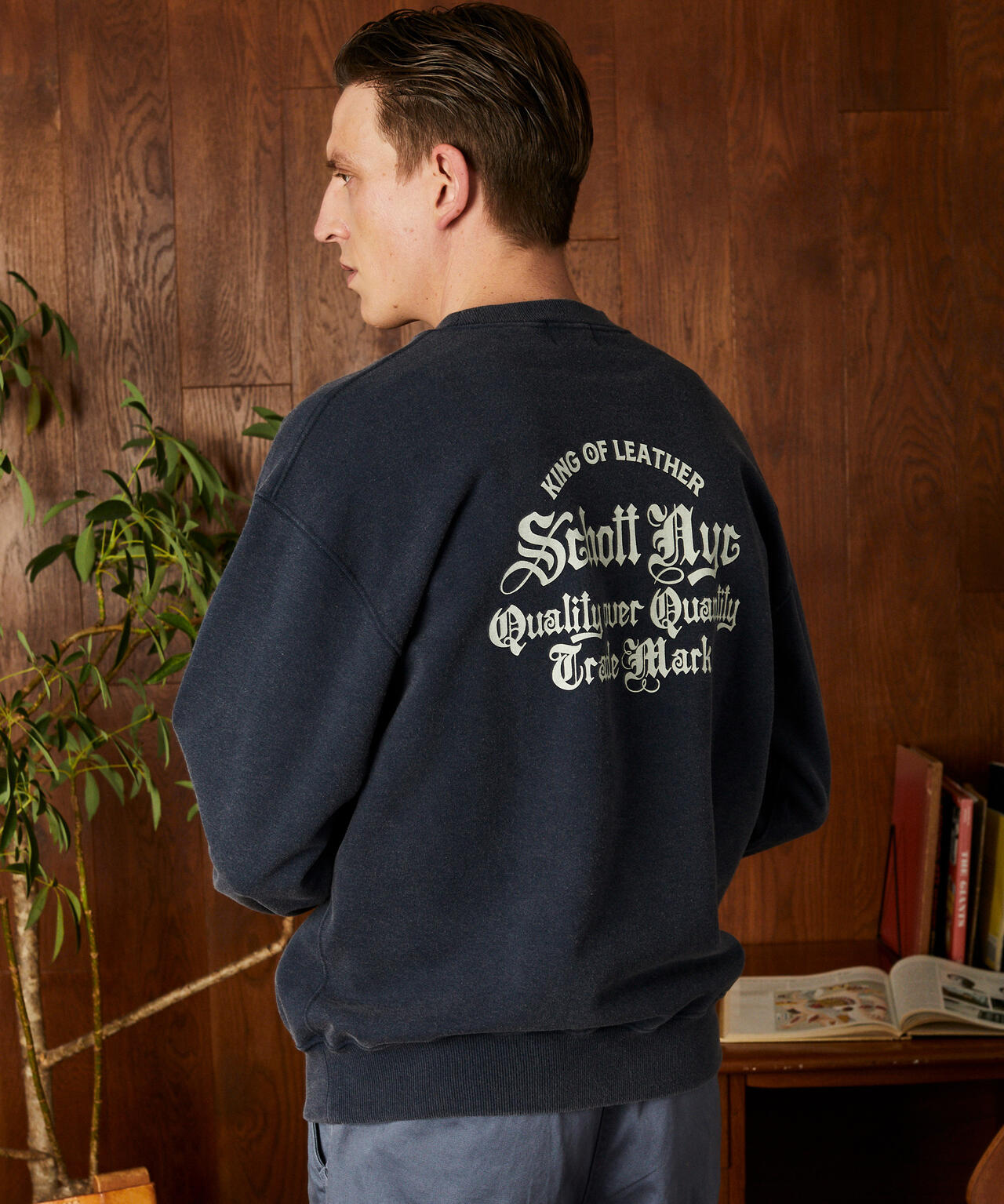 QUALITY OVER QUANTITY CREW SWEAT/クオリティ オーバー クアンティティ クルースウェット