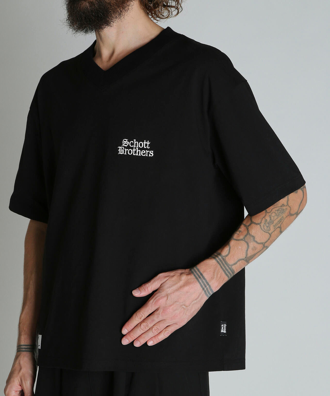 BLACK SHEEP V NECK T-SHIRT/ブラックシープ Vネック　Tシャツ
