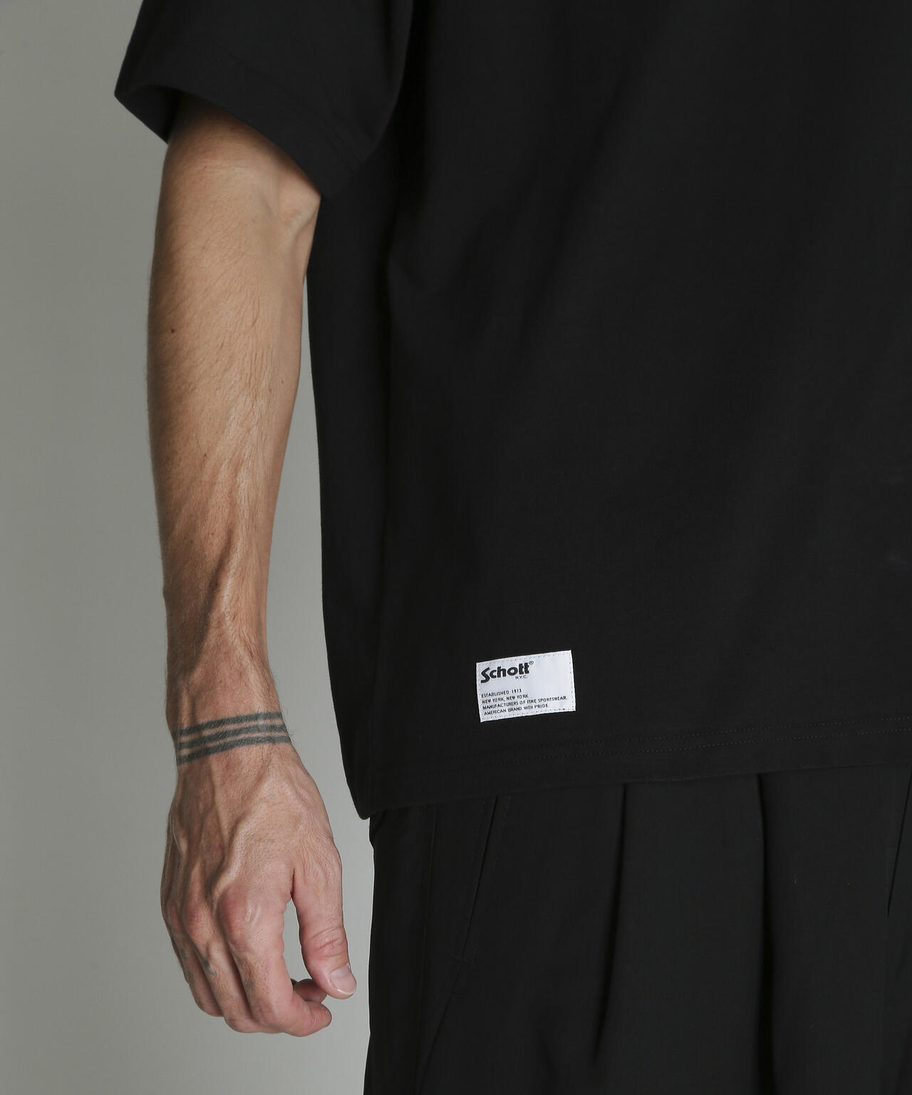 BLACK SHEEP V NECK T-SHIRT/ブラックシープ Vネック　Tシャツ