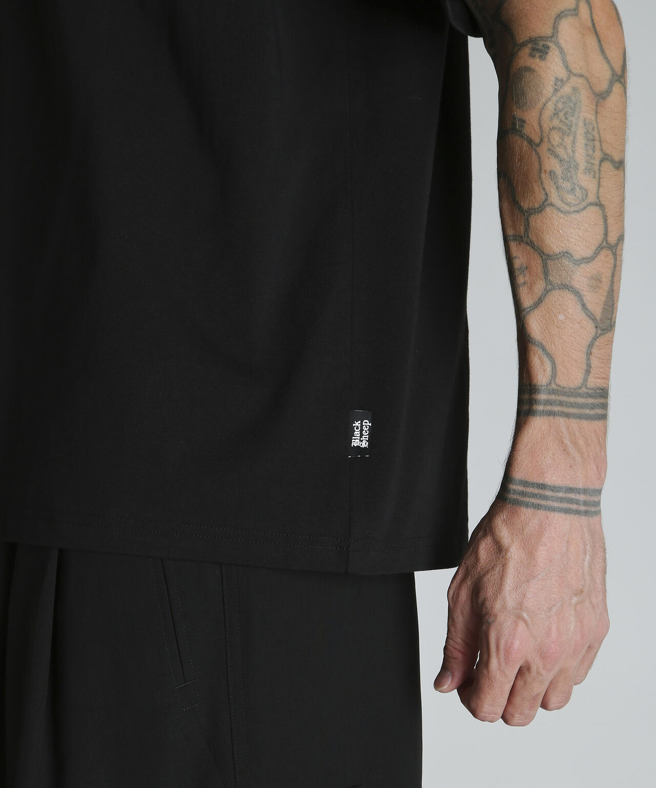 BLACK SHEEP V NECK T-SHIRT/ブラックシープ Vネック　Tシャツ