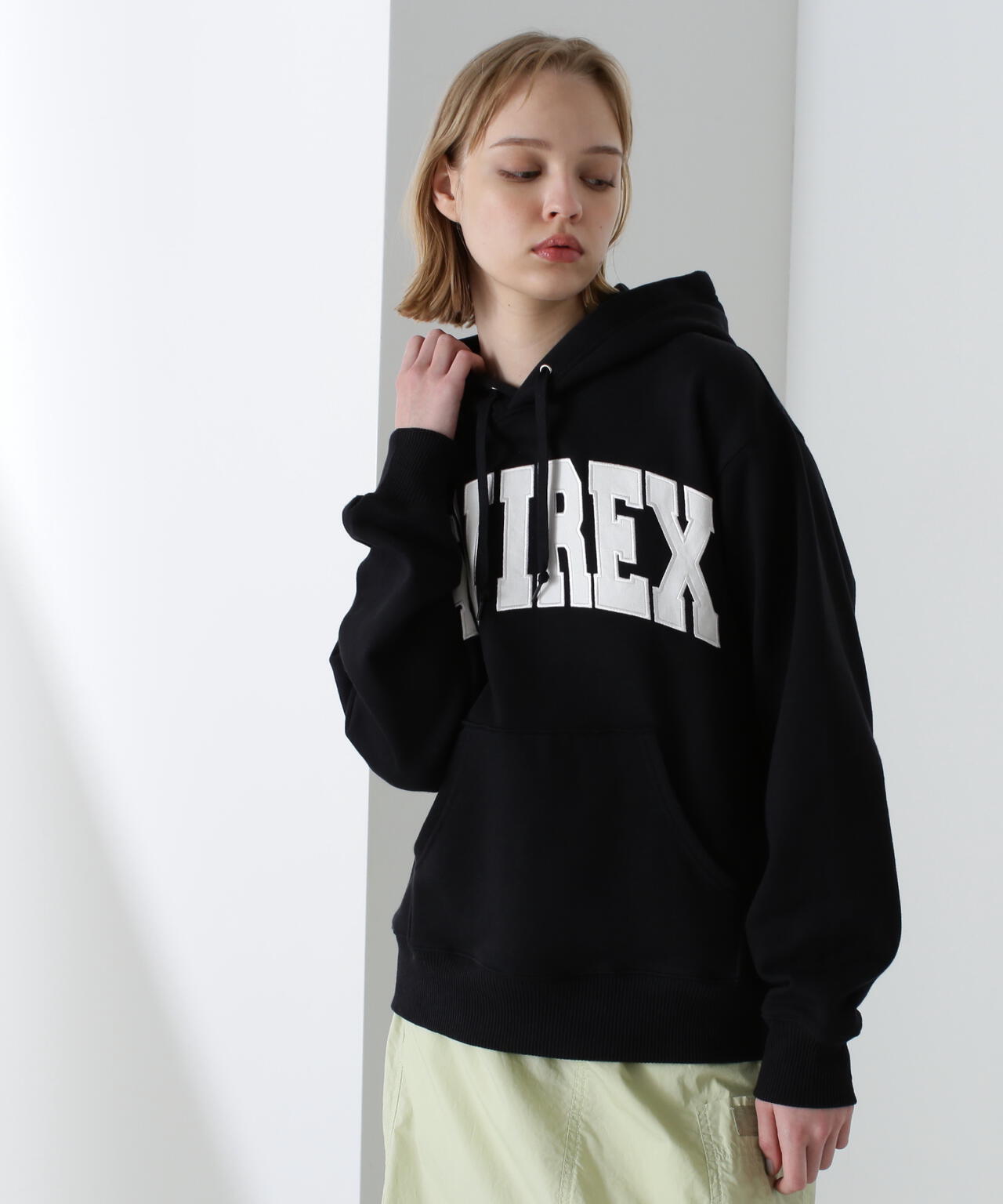 《DAILY/デイリー》PULLOVER SWEAT PARKA LOGO / プルオーバー スウェット パーカー ロゴ / AVIREX