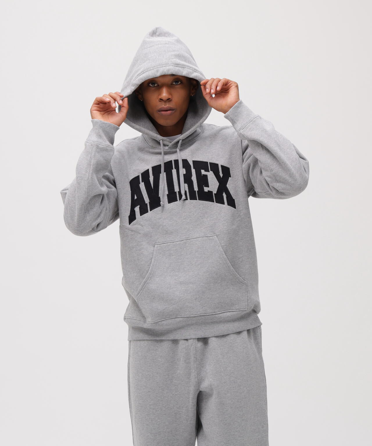 《DAILY/デイリー》PULLOVER SWEAT PARKA LOGO / プルオーバー スウェット パーカー ロゴ / AVIREX