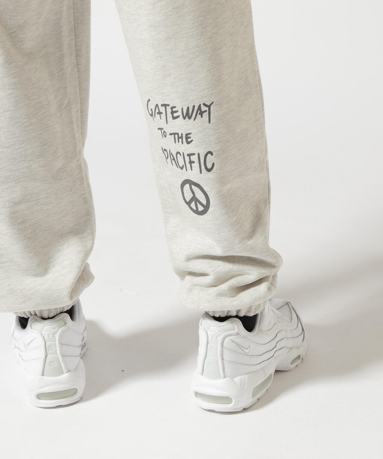 《WEB限定》STENCIL PRINT SWEAT PANTS / ステンシル プリント スウェットパンツ / AVIREX / アヴィレ