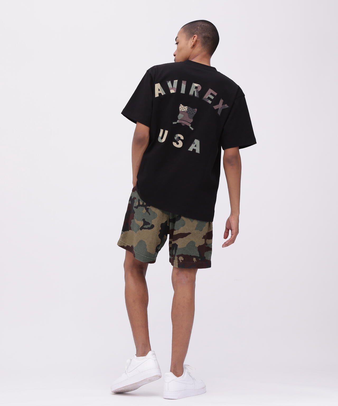 《直営店限定》VARSITY CAMO LOGO T-SHIRT / バーシティ カモ ロゴ 半袖Tシャツ / AVIREX