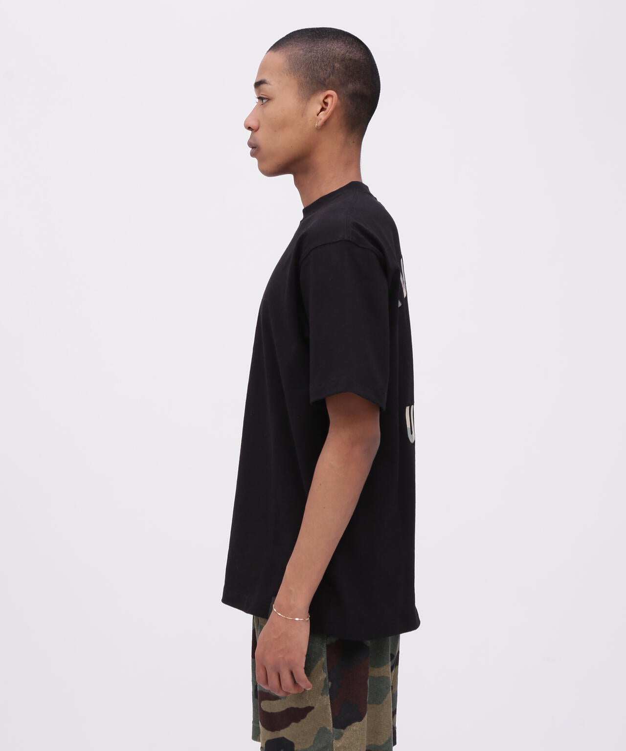 《直営店限定》VARSITY CAMO LOGO T-SHIRT / バーシティ カモ ロゴ 半袖Tシャツ / AVIREX