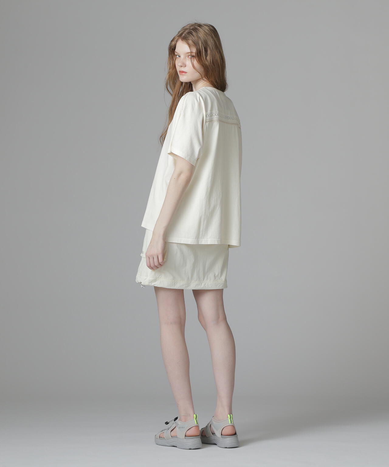 《直営店限定》LACE DETAILS EMBROIDERY T-SHIRT/レースディテール刺繍Tシャツ