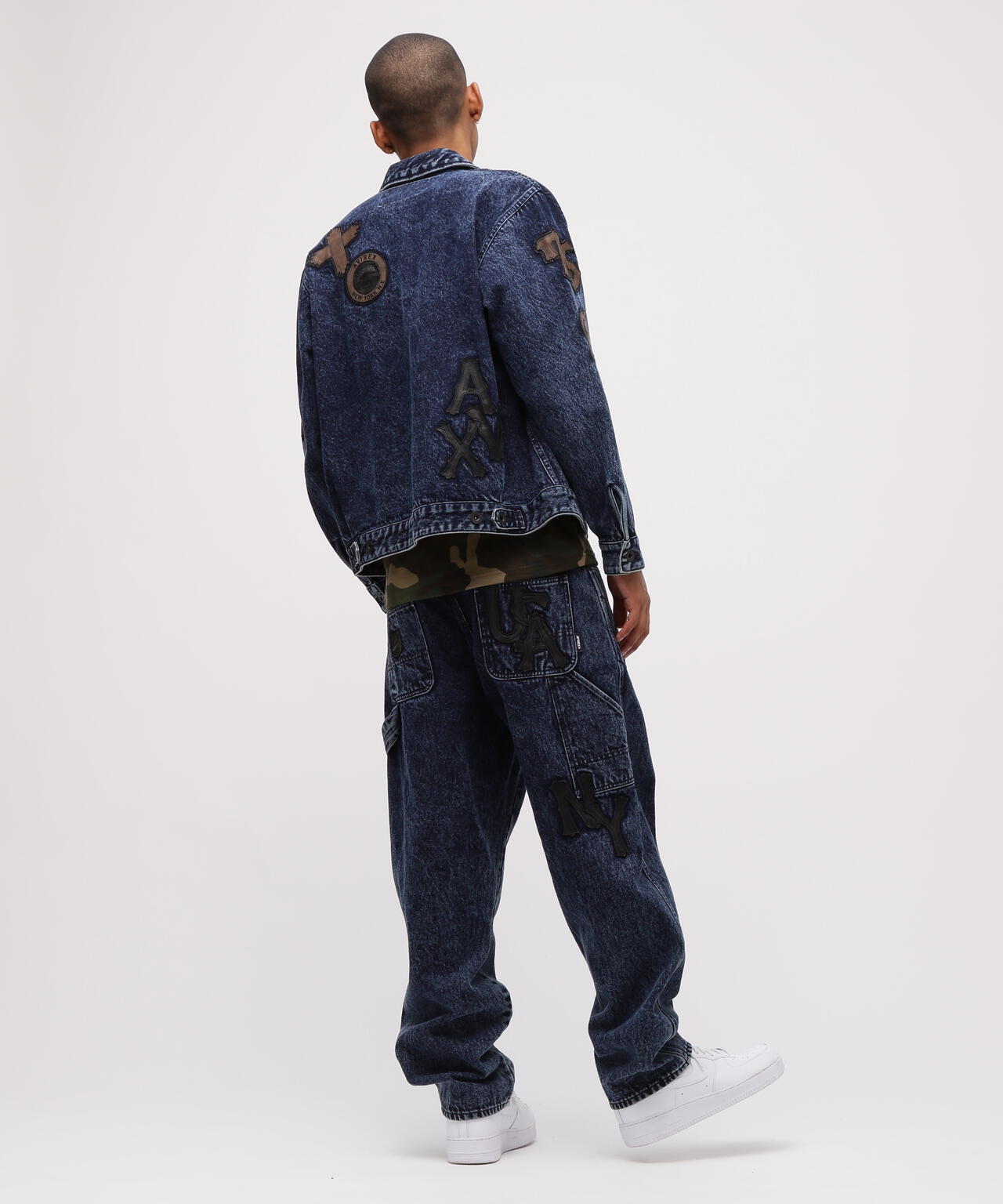 LEATHER PATCH DENIM PANTS