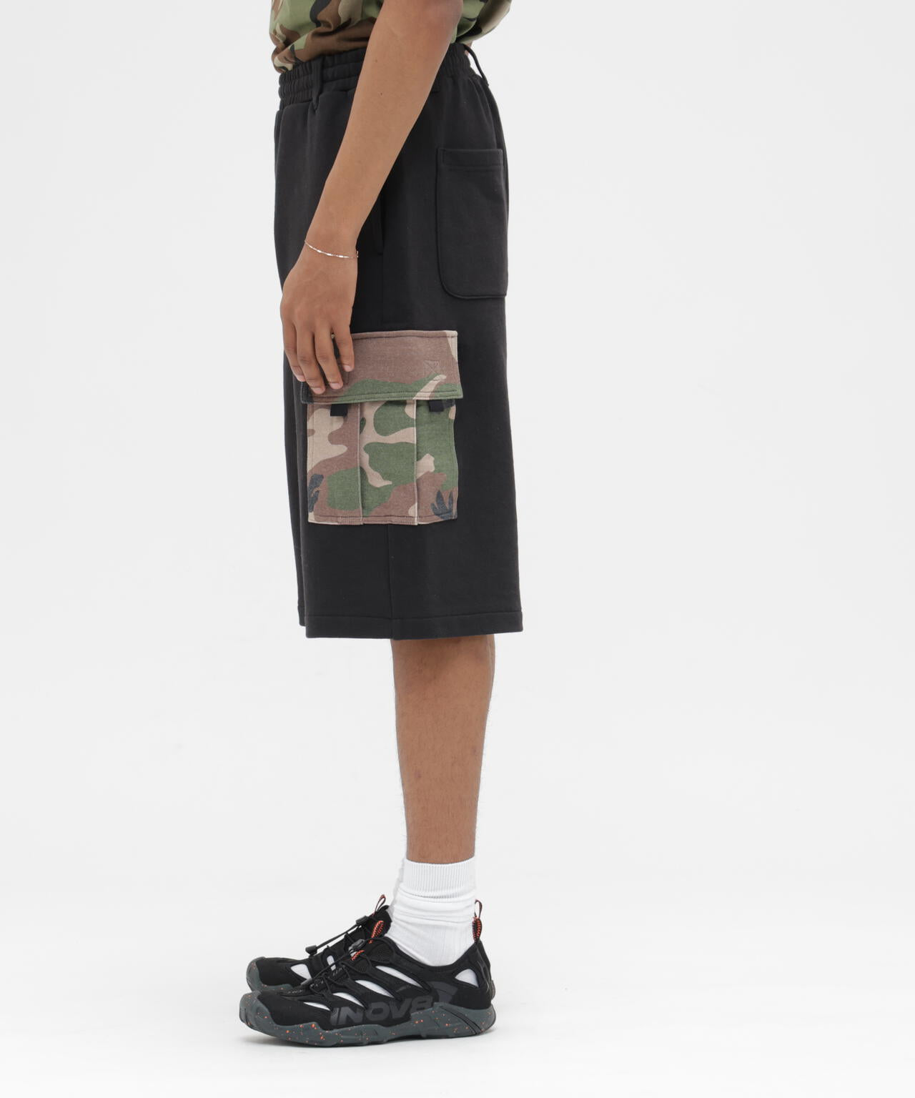 SWEAT CAMO CARGO SHORTS