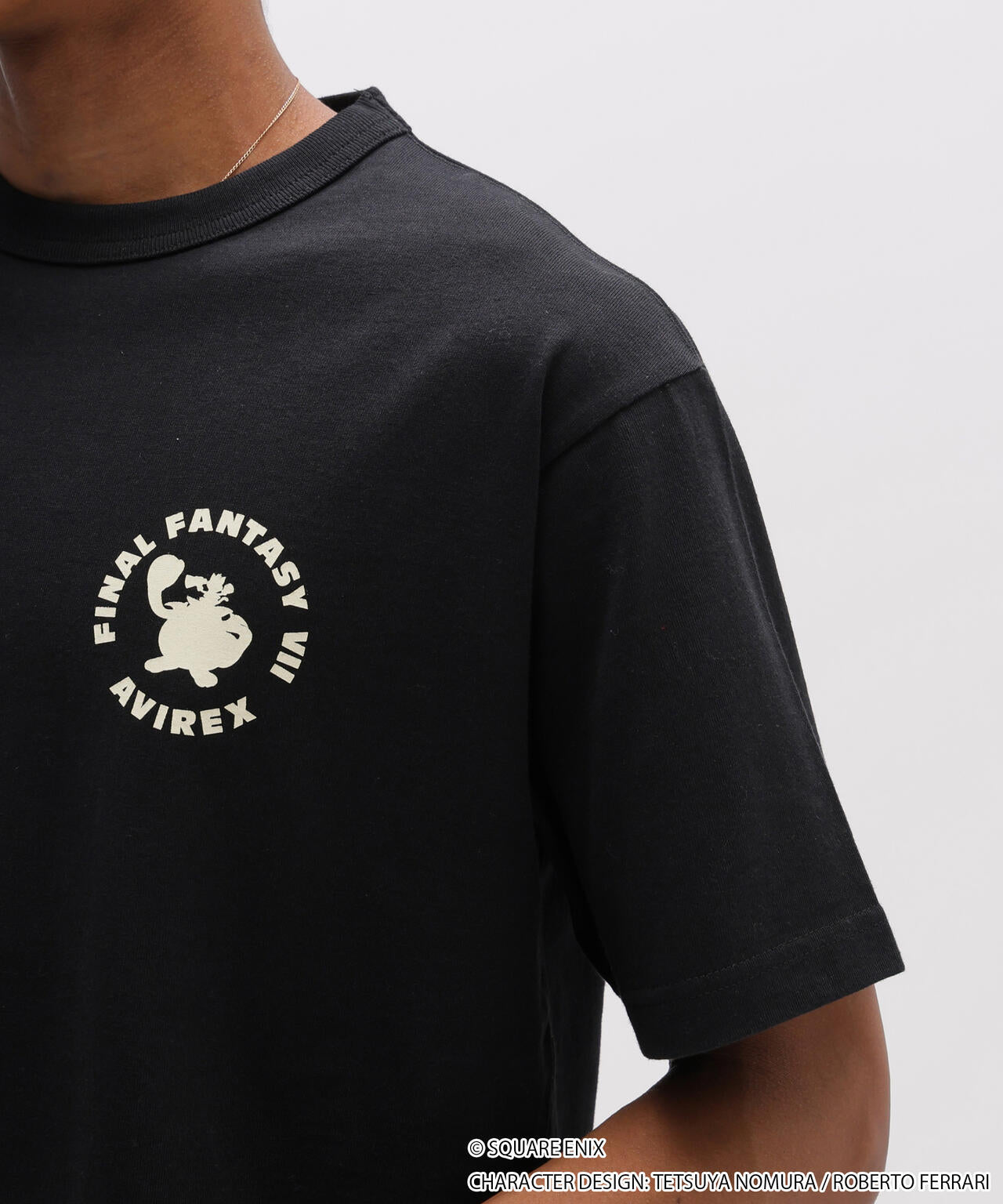 《AVIREX × FINAL FANTASY VII REMAKE》CREW NECK T-SHIRT ”CaitSith&MOOGLE”