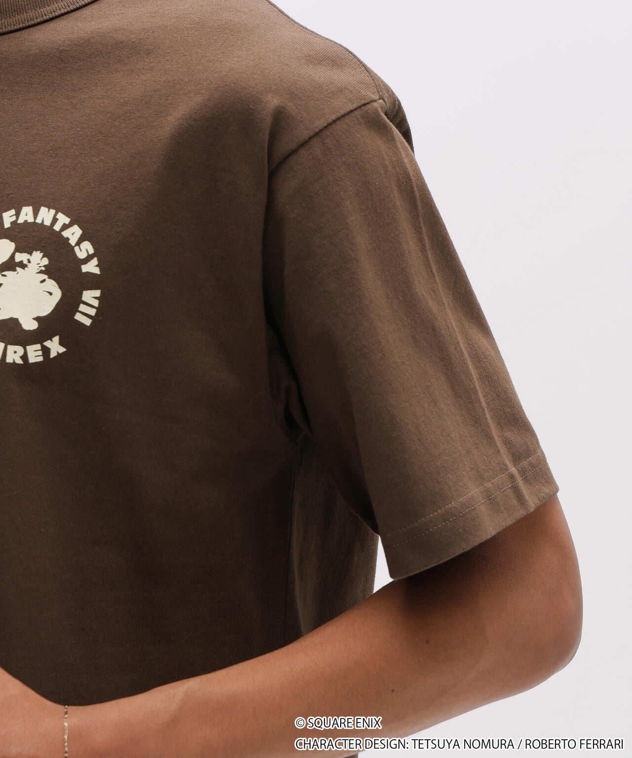 《AVIREX × FINAL FANTASY VII REMAKE》CREW NECK T-SHIRT ”CaitSith&MOOGLE”
