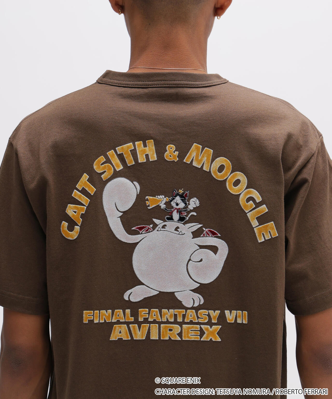 《AVIREX × FINAL FANTASY VII REMAKE》CREW NECK T-SHIRT ”CaitSith&MOOGLE”