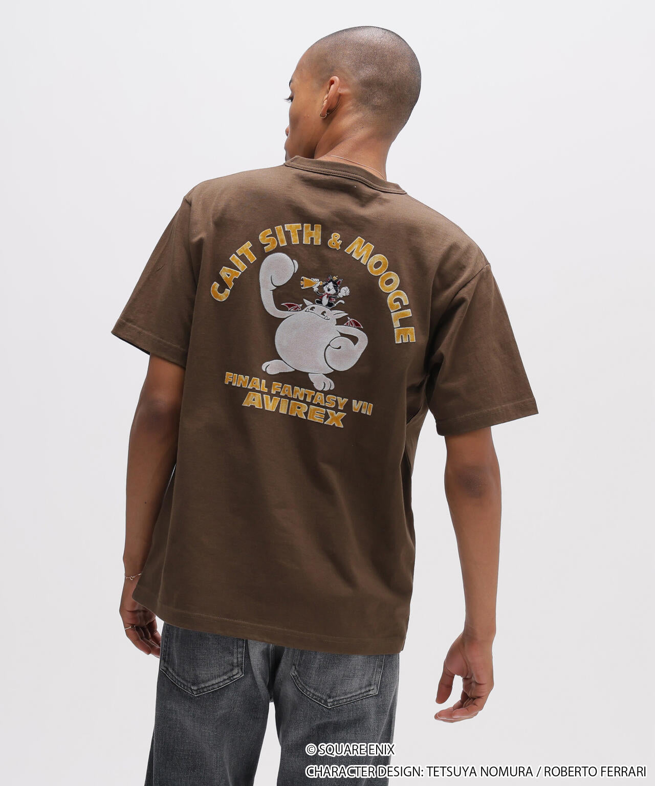 《AVIREX × FINAL FANTASY VII REMAKE》CREW NECK T-SHIRT ”CaitSith&MOOGLE”
