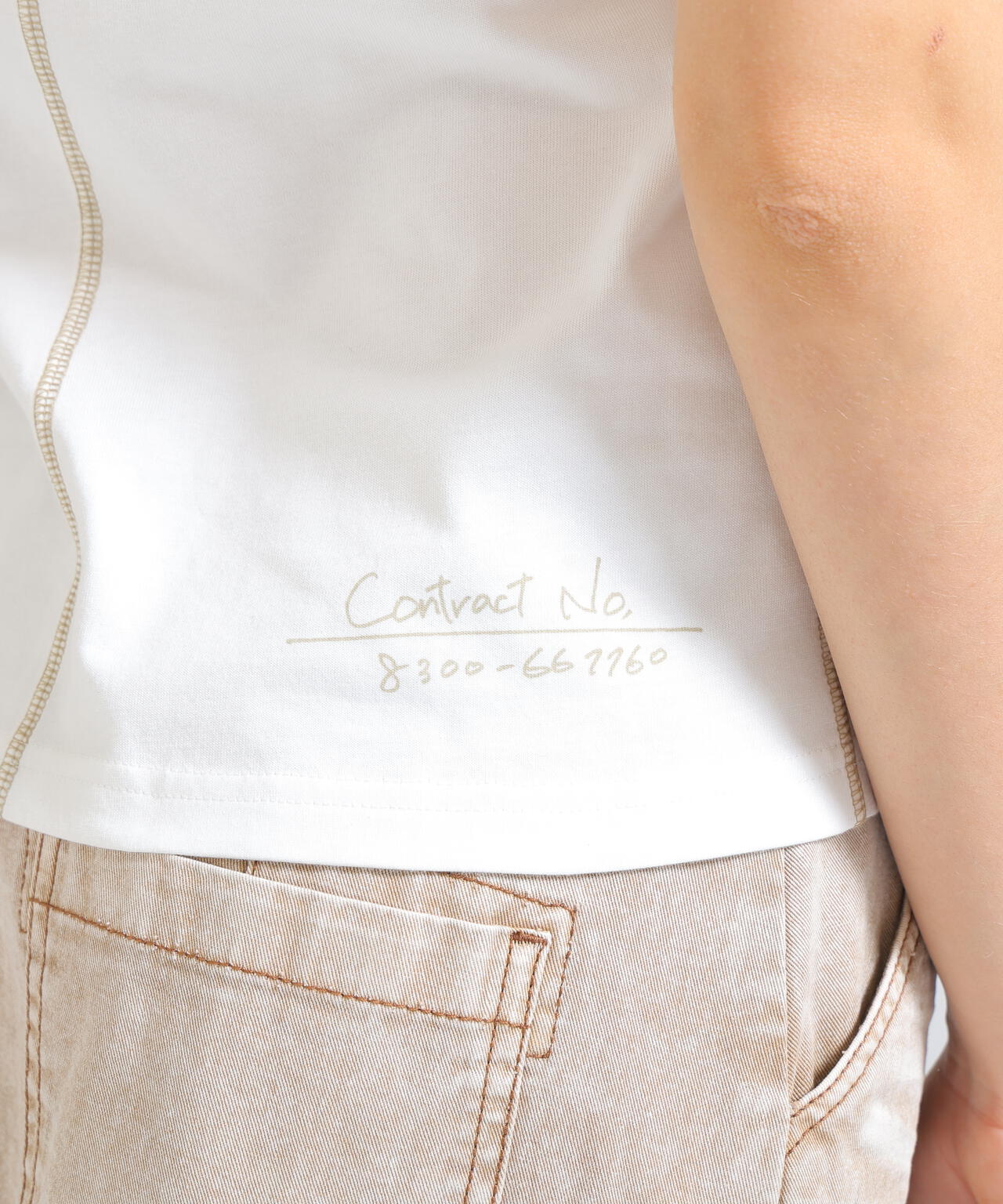 《直営店限定》KEY NECK EMBROIDERY T-SHIRT