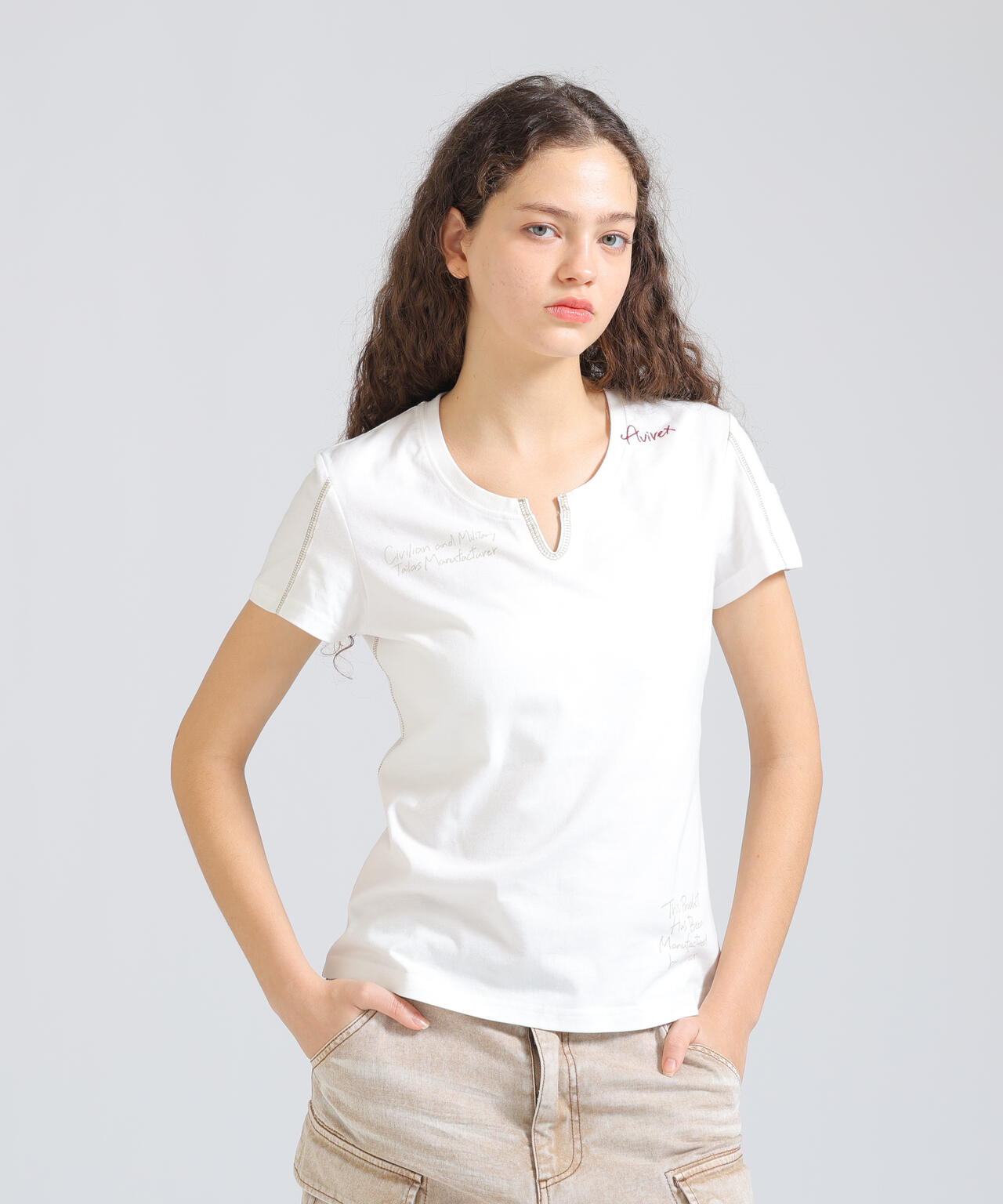 《直営店限定》KEY NECK EMBROIDERY T-SHIRT