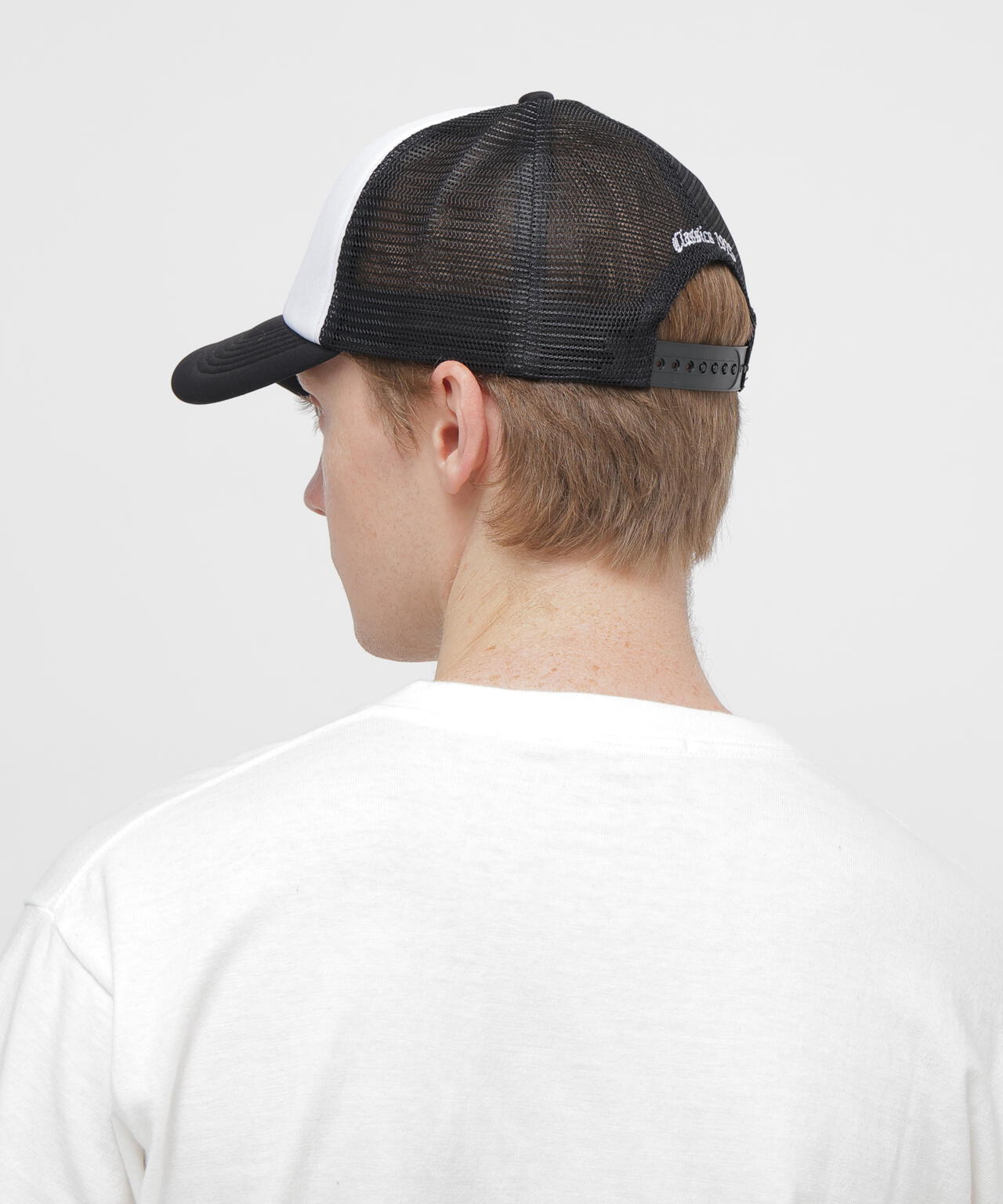 VARSITY OLD ENGLISH ARCH LOGO MESH CAP